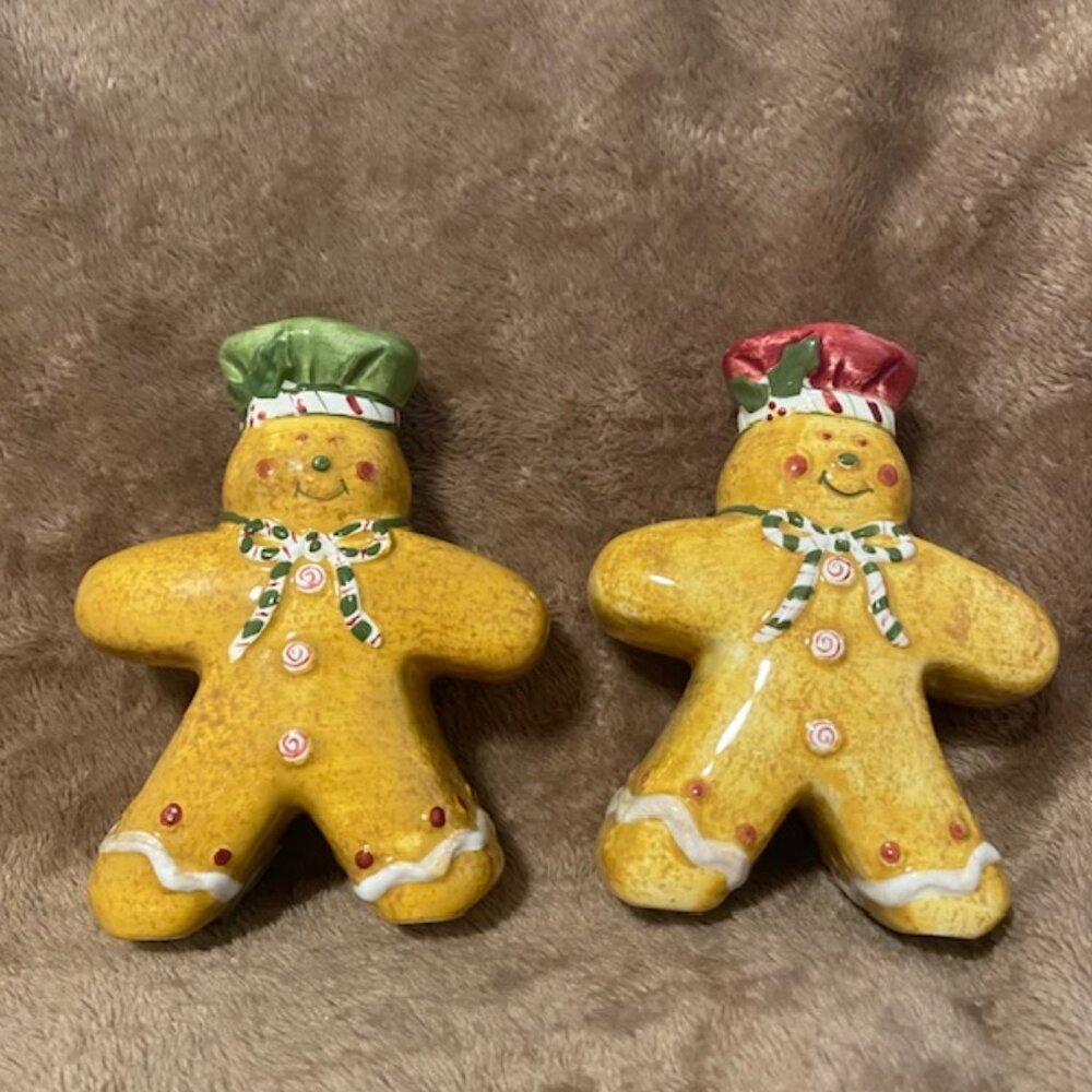 NIB ~ Gingerbread Men Salt & Pepper Shakers ~ Laurie Gates Holiday Treats ~ Cute